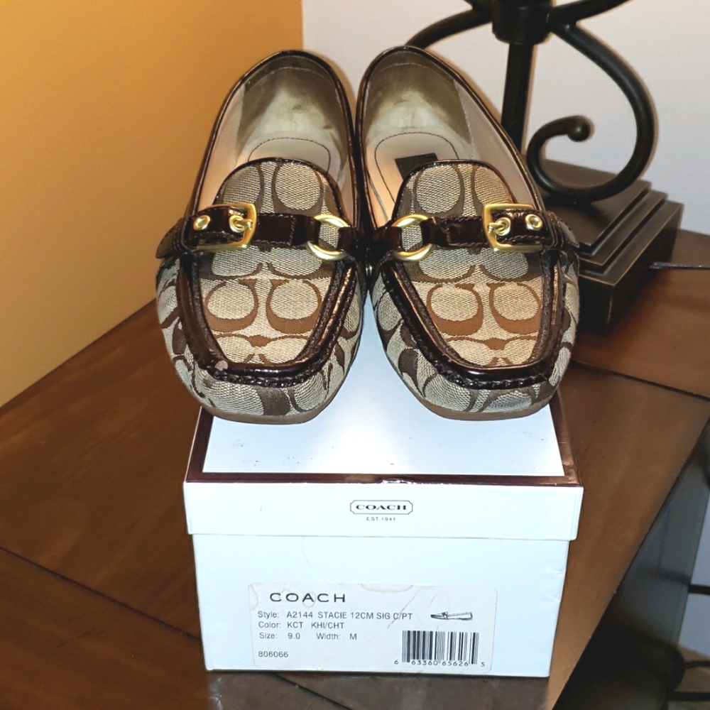 COACH SIGNATURE LOGO STACIES DRIVING LOAFERS Size 9M